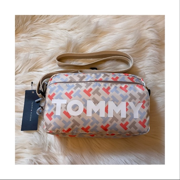 Tommy Hilfiger Handbags - Tommy Hilfiger Cory II Camera Crossbody Bag - NWT